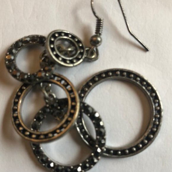 Black crystal pierced earrings - Picture 3 of 4